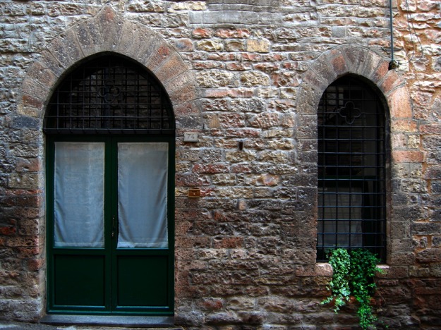 Via Giulia - Edificio con porta del morto